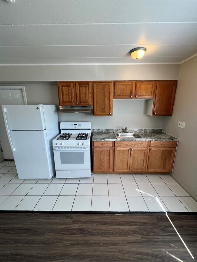 6311-6353 Middlebelt Rd, Romulus, MI 48174