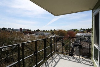 8551 Greenwood Ave N, Seattle, WA 98103