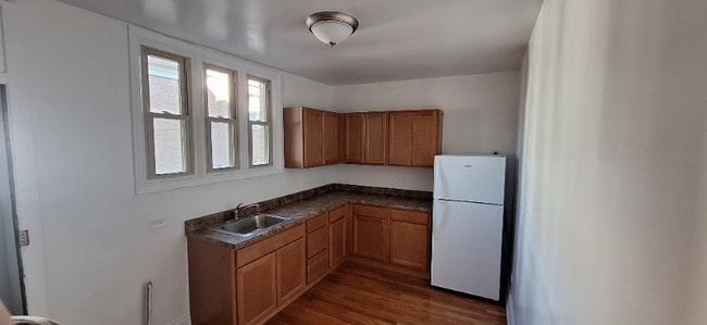 3306 W Hollywood Ave unit 1, Chicago, IL 60659 - photo 2