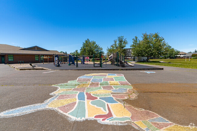 Students have plenty of space to play at Clear Lake Elementary School in Keizer, OR.