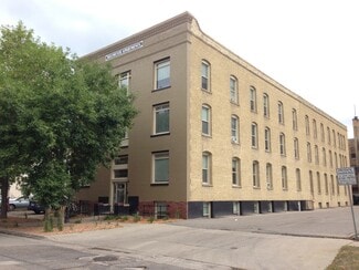 37 7th St N, Fargo, ND 58102