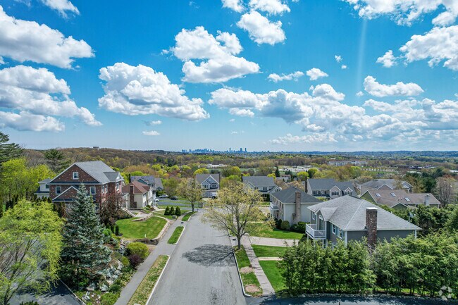 Homes in North Waltham include colonial homes.