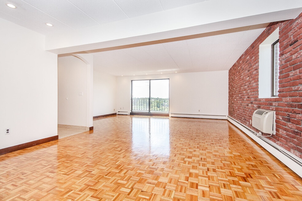 31 Harris St, Brookline, MA 02446 - photo 1