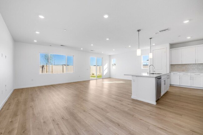 5564 Gem Ct, Lancaster, CA 93536 - photo 5