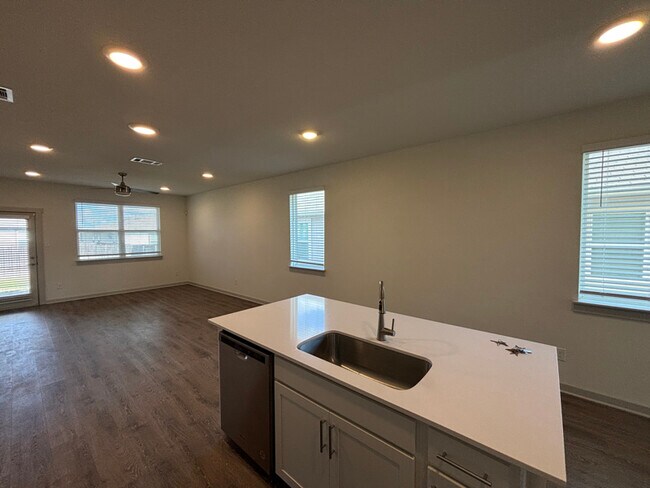 Millbrook Commons, San Marcos, TX 78666 - photo 4