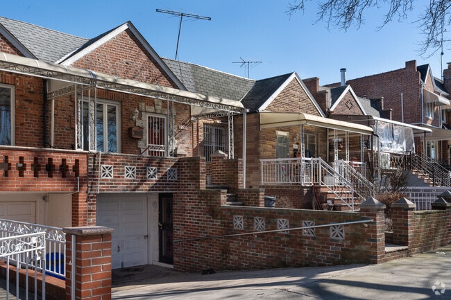 Mother-Daughter Houses