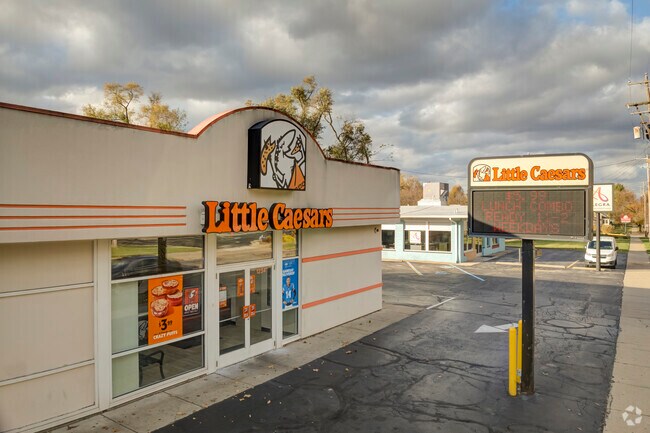 Cascades residents can order Little Caesars for convenient home delivery.