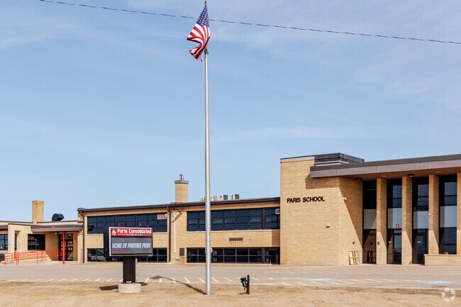 Paris Consolidated Elementary School serves children in grades PK-8.