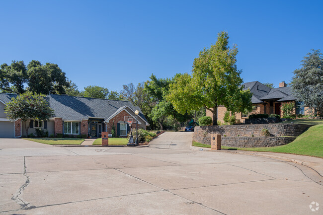 There is a wide array of architectural styles found in Huntwick.