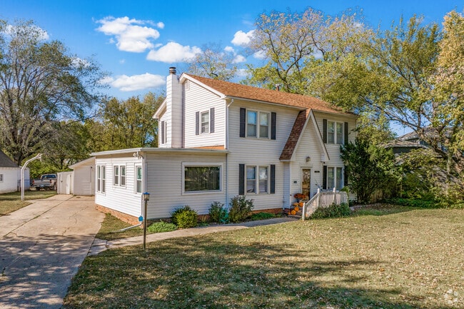 A few of the  v homes have detached garages.