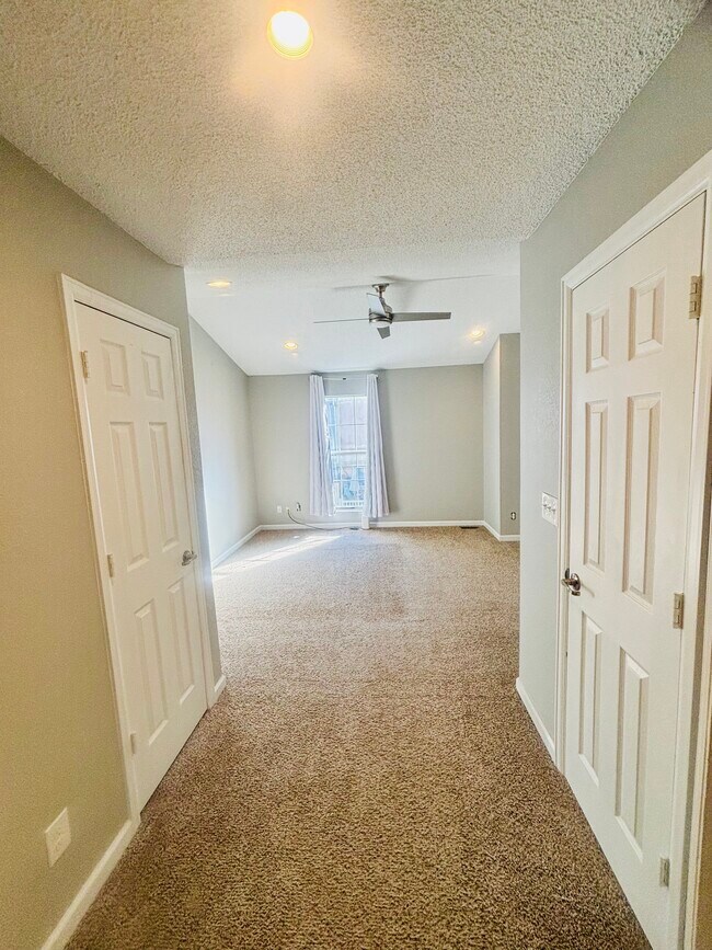 12053 E Hoye Dr, Aurora, CO 80012 - photo 5