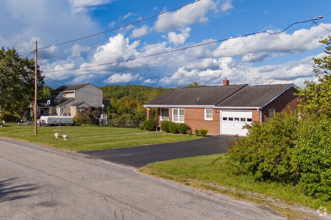 Plum Creek features a mix of single-family homes and townhouses, catering to diverse families.