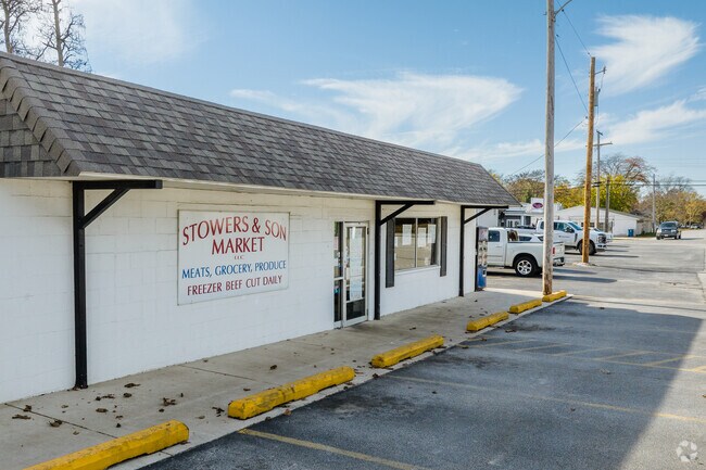 Stowers and Son Market is near Kankakee and is a great place to get fresh produce and meat.