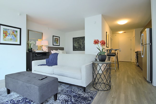 233 W Ontario St, Chicago, IL 60654 - photo 2