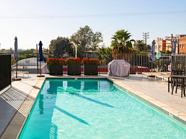 654 N Virgil Ave, Los Angeles, CA 90029 - photo 2