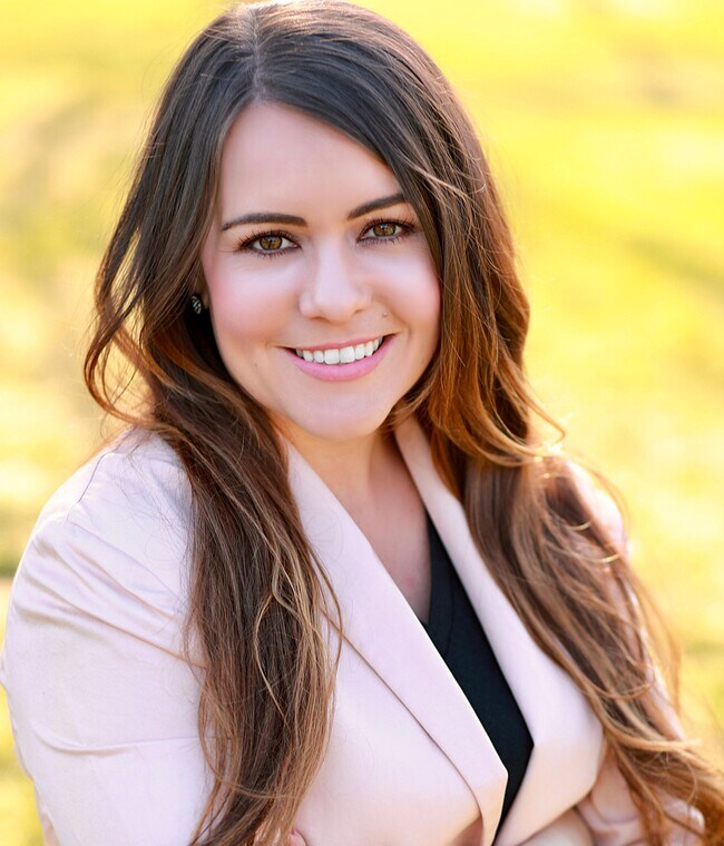 Rebecca Stutzman Real Estate Agent in Oak Hills, CA