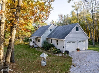 230 Middle Rd, Austerlitz, NY 12017