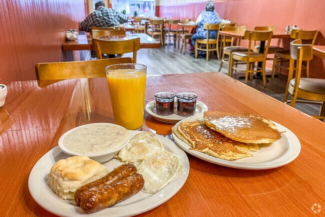 Regulars stop by State Street Cafe for daily quiche and French toast specials among the classics