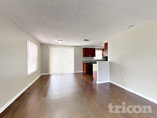 8508 Woodhurst Dr, Tampa, FL 33615 - photo 6