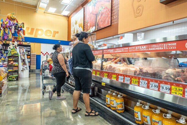 El Super is your go-to grocery store for affordable, high-quality food in Carvedale.