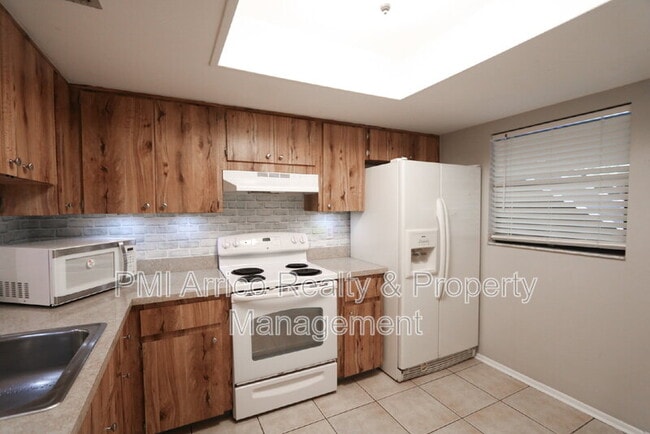 4957 Puritan Cir, Tampa, FL 33617 - photo 7