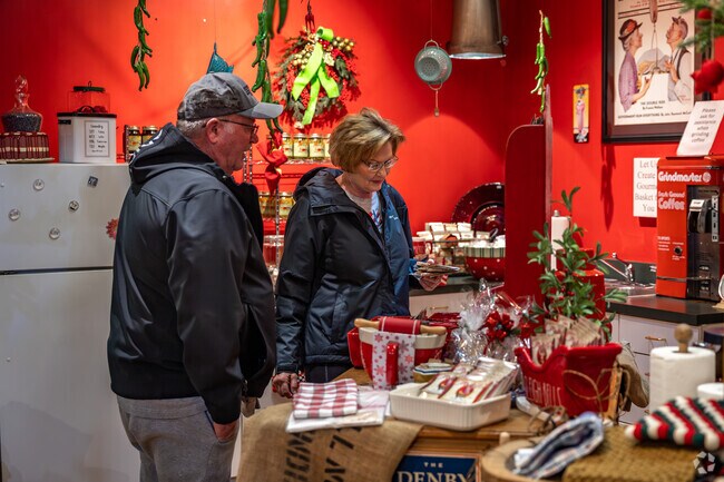 Find decorations for your El Dorado home at Walter's Flowers.