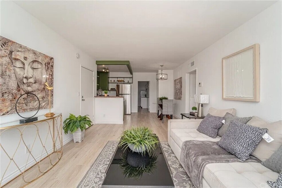 14560 Clark St unit 213, Sherman Oaks, CA 91411 - photo 1