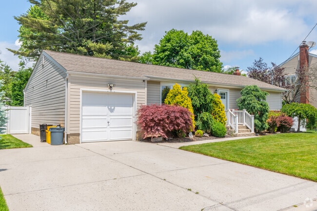 Ranch homes are one of signature home styles in Farmingdale.