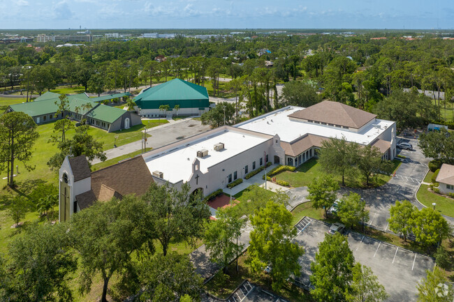 Crown of Life Christian Academy in Ft. Myers offers low student-to-teacher ratio.