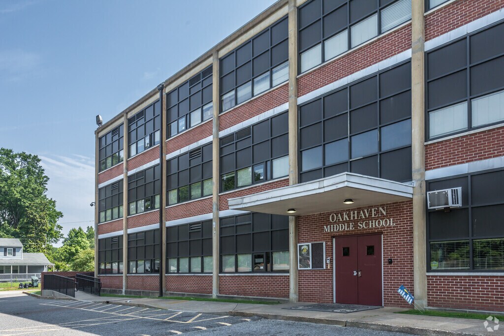 Oakhaven Middle is a public school located in Oakhaven.