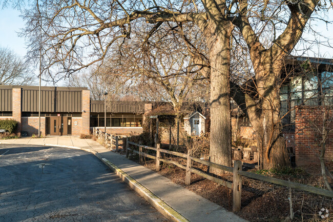 Washington Elementary School has an A- rating on Niche.