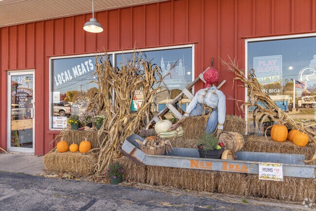 Shop local at The Farm Basket Farmers Market in Somonauk, where fresh meats and seasonal charm meet.