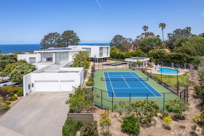 A modern contemporary house with a tennis court and pool in the La Jolla Farms neighborhood.