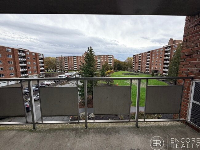 51 Hill Rd unit ONE BED, Belmont, MA 02478 - photo 6