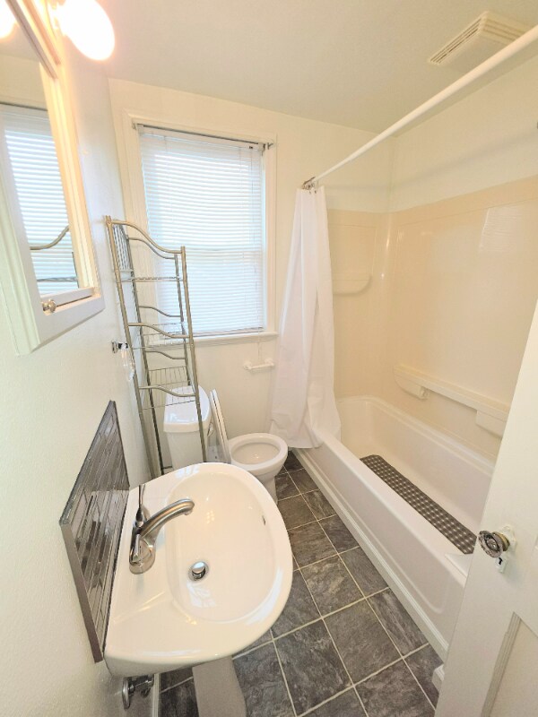 2337 Burnside Ave unit 2337 Burnside Upper, Oregon, OH 43616 - photo 7