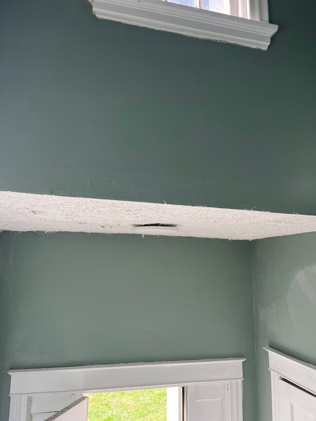 792 N Fred Shuttlesworth Cir unit 1, Cincinnati, OH 45229 - photo 4