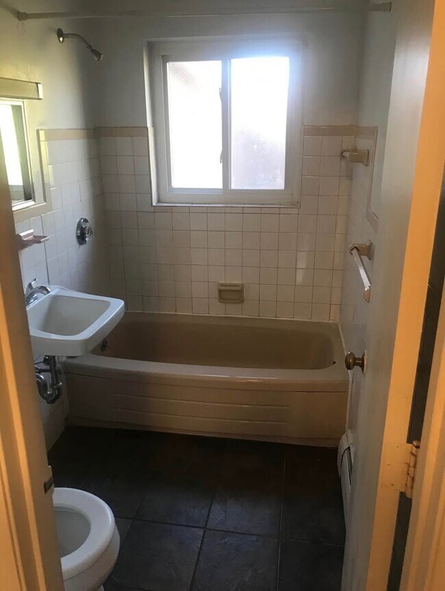 8 Bryon Rd unit 1, Chestnut Hill, MA 02467 - photo 5