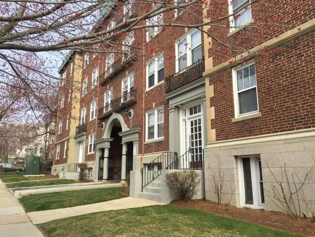 157 Summer St unit 8R, Somerville, MA 02143 - photo 3