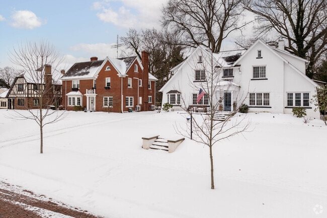 Large historic homes line the streets of Historic Ridgewood in Canton.