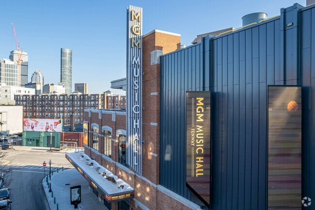 Just a short drive from Cambridge you can enjoy music concerts at the new MGM Musical Hall.
