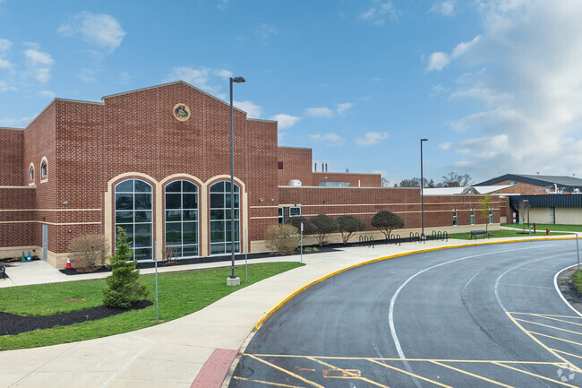 Covington Junior High School has an overall Niche grade of B-.
