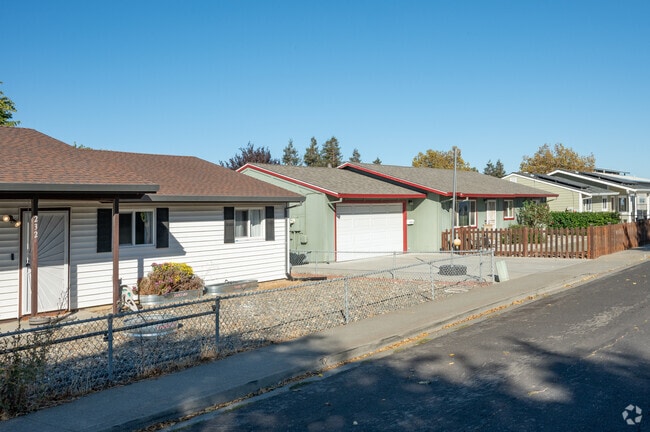 There are many Single-story homes in downtown Suisun City.