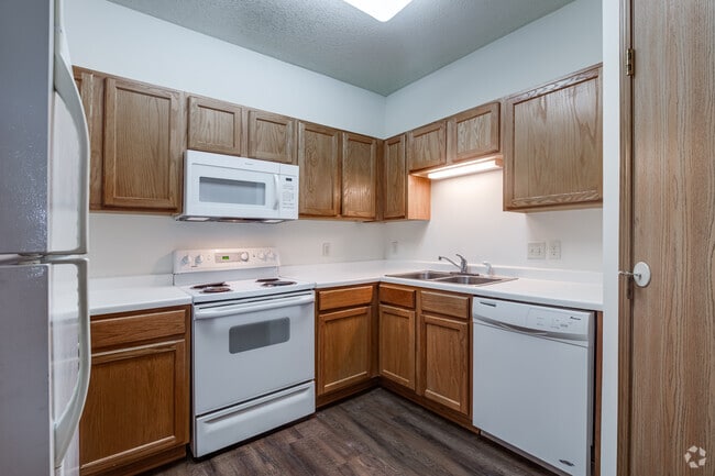 2BR, 2BA - 1074SF - Kitchen