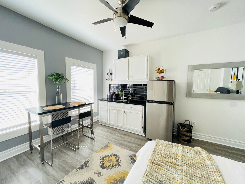 "Landmark Towers" Beacon Tower LLC 744 Beacon Ave, Los Angeles, CA