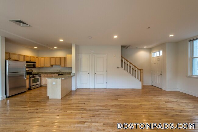 110 Second St unit 109, Cambridge, MA 02141 - photo 5