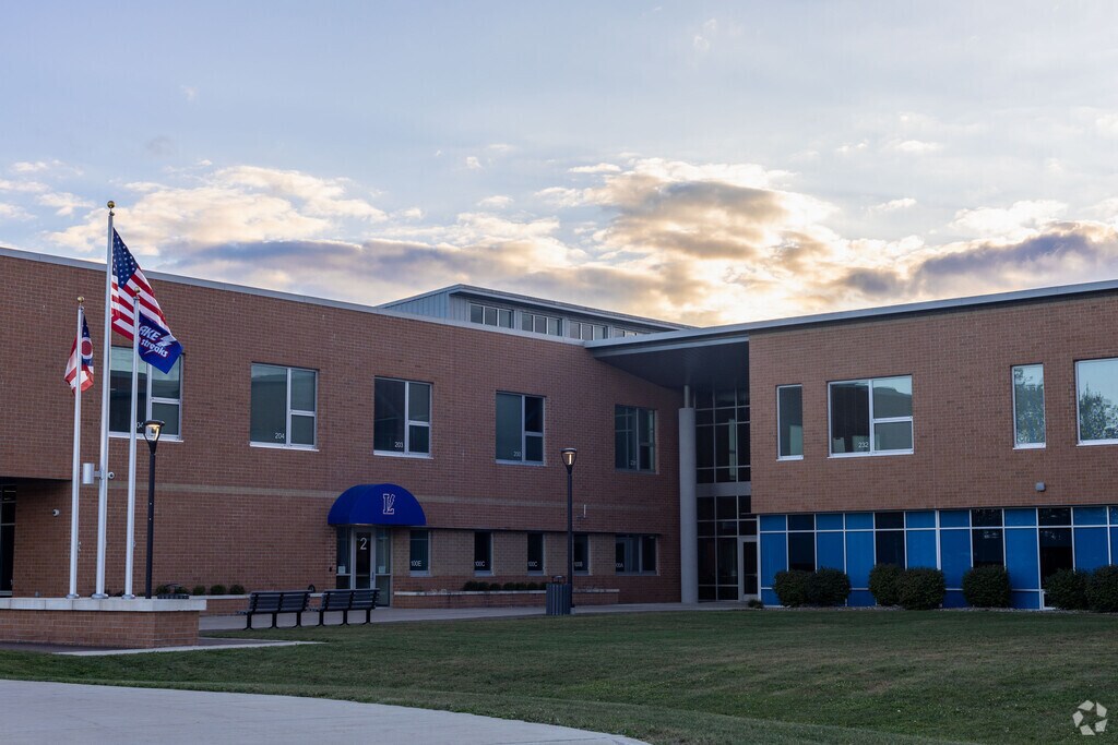 Lake Middle School provides education in the neighborhood of 
Stark County