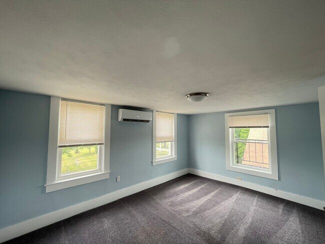 139 W Hollis St unit 3, Nashua, NH 03060 - photo 5