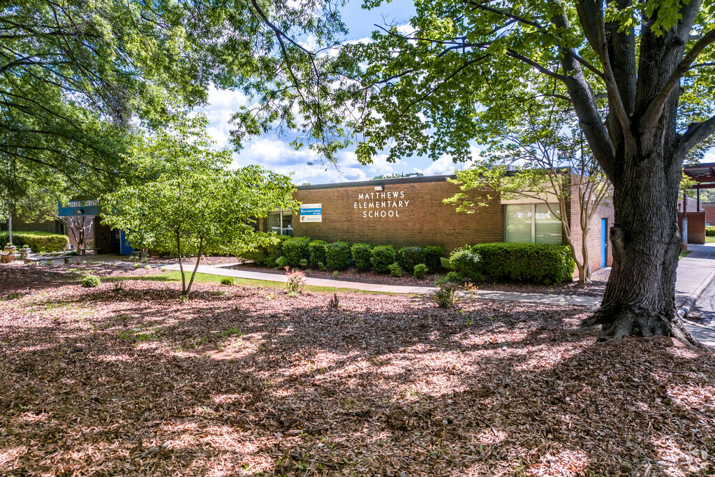 The Front Entrance to Matthews Elementary School in Matthews, NC