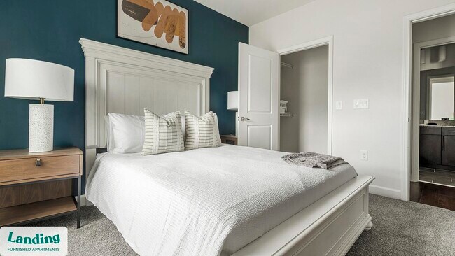 11010 Northlake Landing Dr unit 3-307, Charlotte, NC 28216 - photo 5