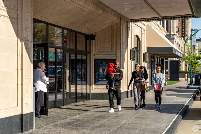 Locally owned shops & restaurants in downtown Elkhart are easily accessible from Indiana.